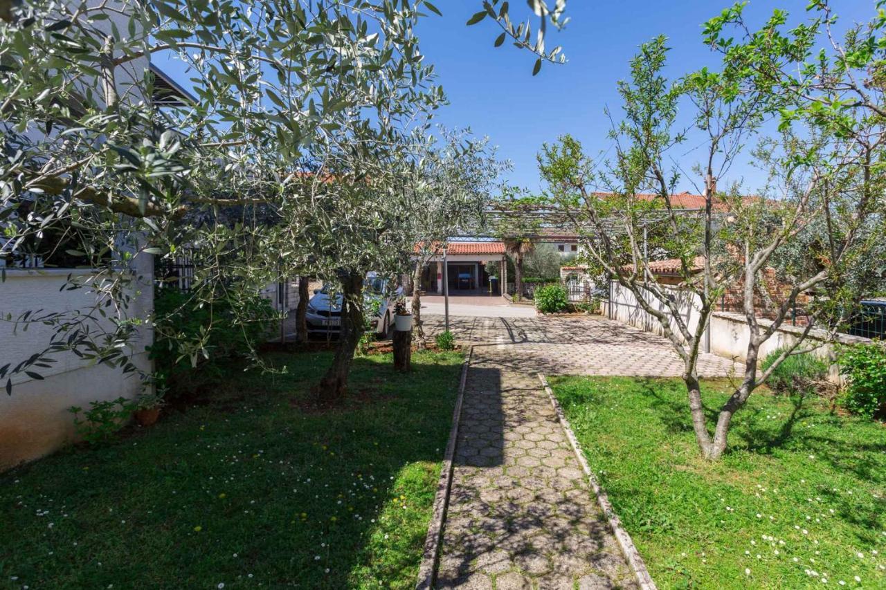 Apartment In Porec/istrien 9863 *